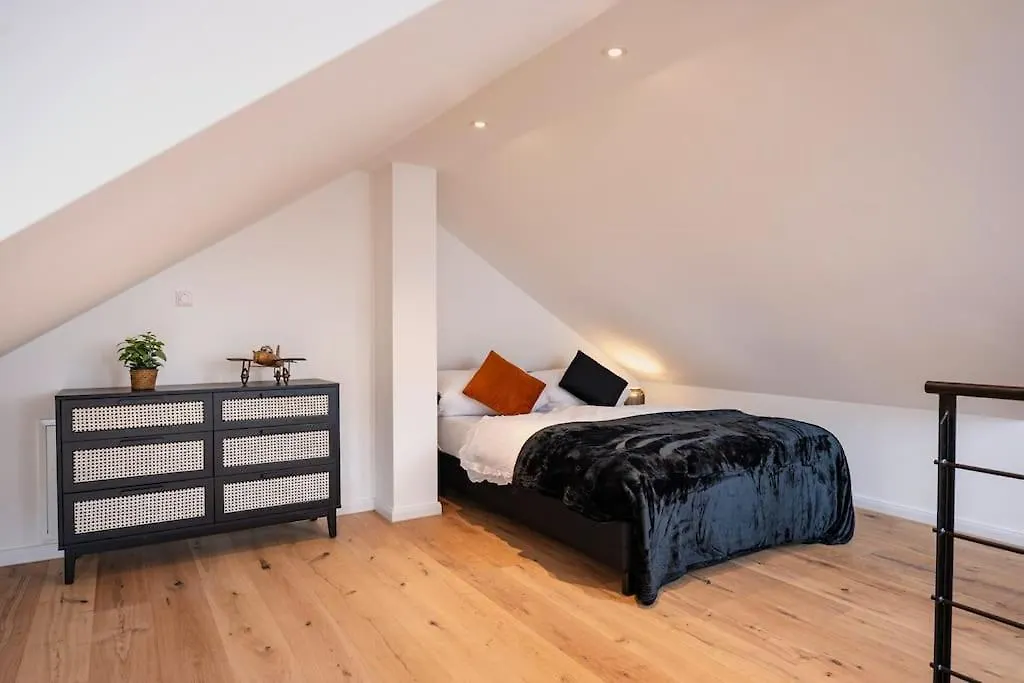 Galerie Apartment Zebra Suite Stuttgart